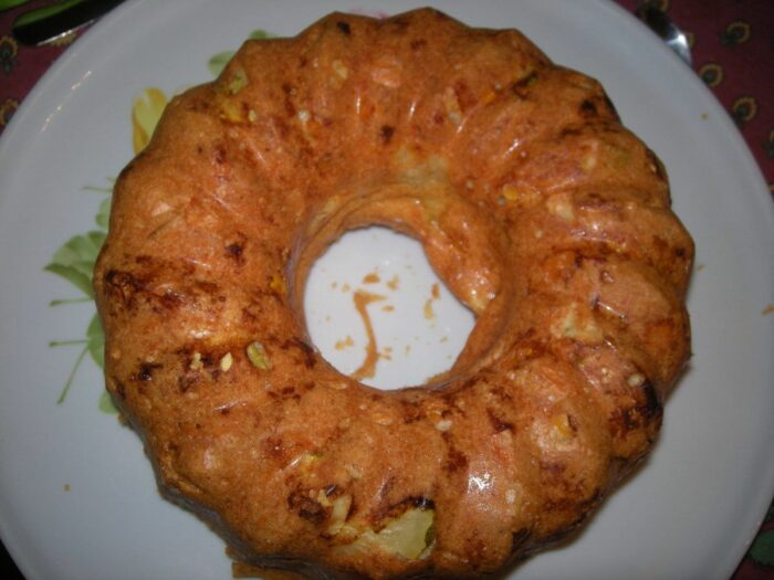couronne légumes fromagère ronde support assiette blanche